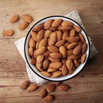 بادام را قبل از خوردن خیس کنید